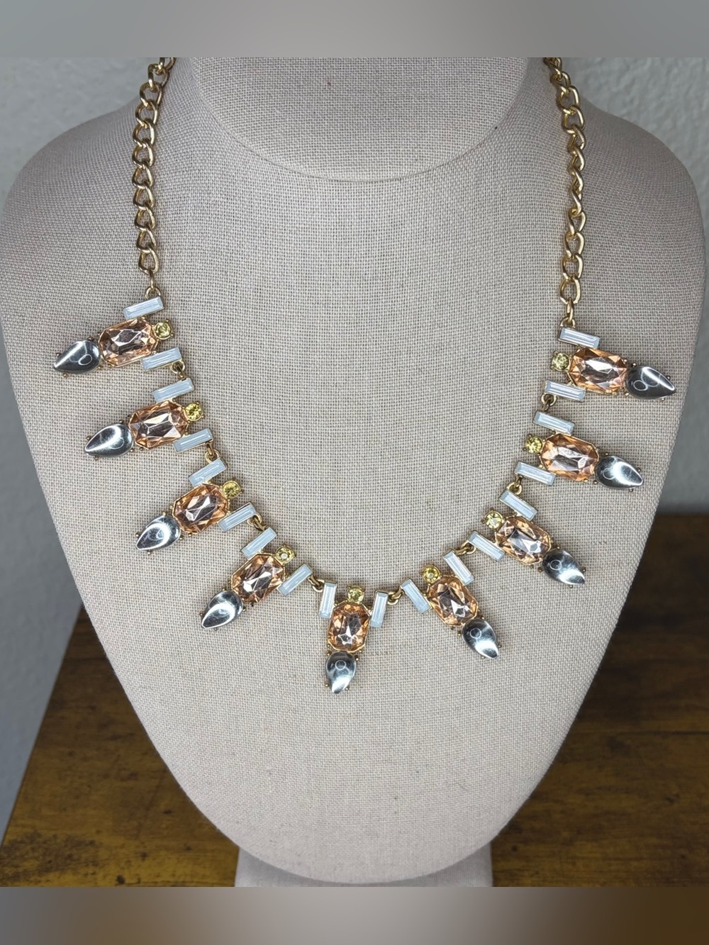 Stunning Gold Tone Champagne Rhinestone Statement Bib Necklace - Picture 3 of 7